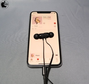 urBeats3イヤフォン(Lightningコネクタ付き)
