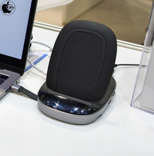 HyperDrive USB-C Hub + 7.5W Qi Wireless Charger iPhone Stand