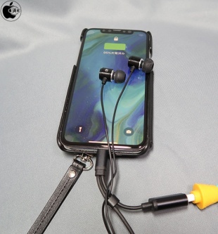 cheero Earphones with charging dock