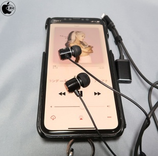 cheero Earphones with charging dock