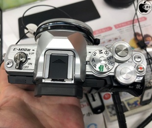 OLYMPUS OM-D E-M10 Mark III