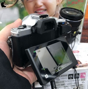 OLYMPUS OM-D E-M10 Mark III