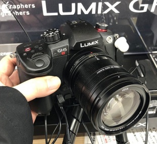 LUMIX GH5s