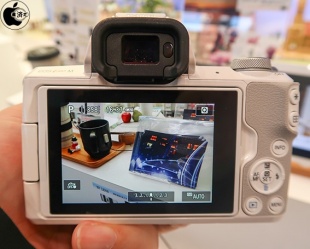 EOS Kiss M