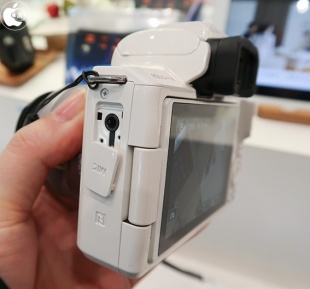 EOS Kiss M