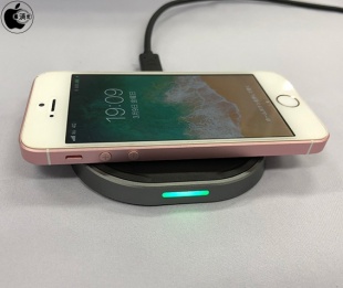 iPhone SE + Qi Wireless Charging Receiver for Lightning