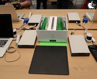 Apple 新宿：Belkin ScreenCare+