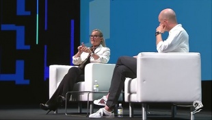 Angela Ahrendts氏/Tor Myhren氏