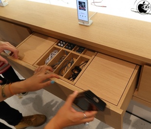 Apple 京都 イヤフォン試聴機