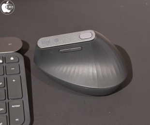 ハーマンミラー社のロゴ入り ロジクール MX Vertical アドバンスエルゴノミックマウス