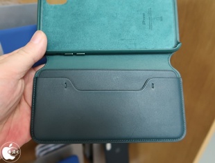 iPhone XSレザーフォリオ