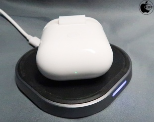 andCOLORS AirPods専用Qiワイヤレス充電ケース