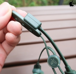 Jaybird X4:ケーブル付き充電クレードル