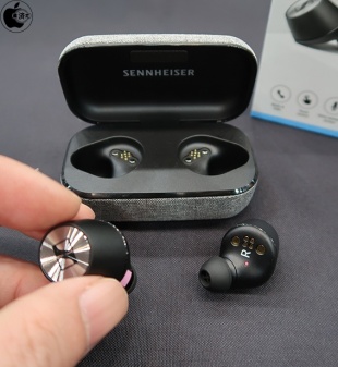 MOMENTUM True Wireless