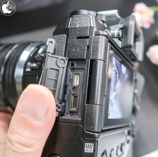 OM-D E-M1X：USB-C
