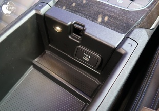 コンソールボックス内:USB-Cコネクタ