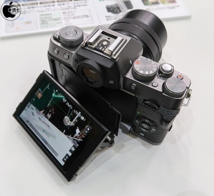 FUJIFILM X-T100