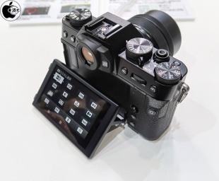 FUJIFILM X-T30