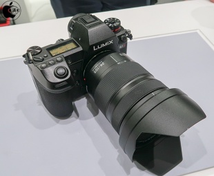 Lumix S1R
