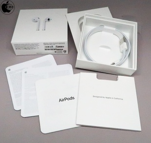 AirPods (2nd generation) with Wireless Charging Case