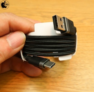 mophie USB-A Cable with USB-C Connector（2m）