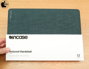 Incase Textured Hardshell in Woolenex フォレストグリーン