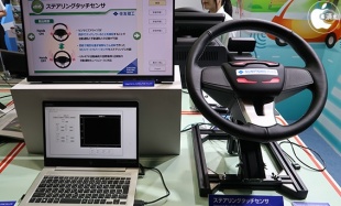 ステアリングタッチセンサー