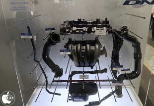 プラスチック製エンジン部品