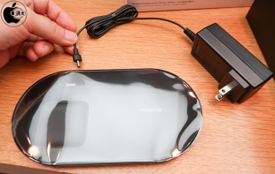 mophie 3-in-1 wireless charging pad