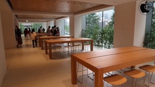 Apple 丸の内 ２階