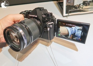 OLYMPUS OM-D E-M5 Mark III