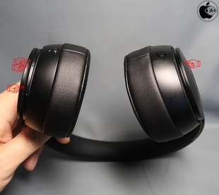 Beats Solo Pro Wirelessのマイク