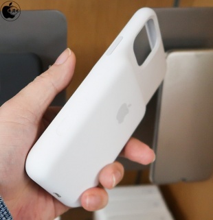 iPhone 11 Smart Battery Case with Wireless Charging