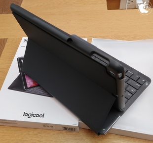 Logicool Slim Folio Bluetoothキーボード搭載ケースiPad(第7世代)