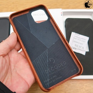 Decoded Leather Card Case for iPhone 11 Pro