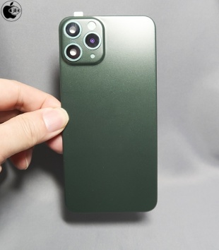 iPhone X/XSをiPhone 11 Proのカメラ風に変える背面保護フィルム