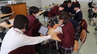 名古屋経済大学市邨中学校の授業風景