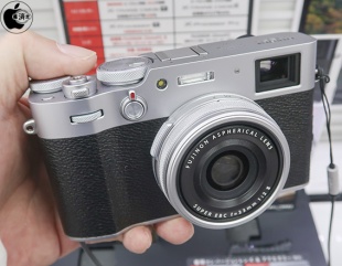 FUJIFILM X100V
