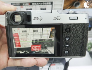 FUJIFILM X100V
