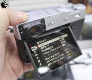 FUJIFILM X100V