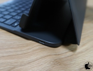 Logicool Slim Folio Pro Case with Integrated Bluetooth Keyboard for 11インチiPad Pro（第2世代）