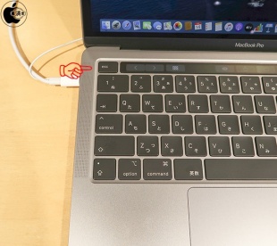 MacBook Pro (13-inch, 2020, Four Thunderbolt 3 Ports)