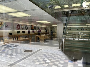 Apple 名古屋栄：店内準備中