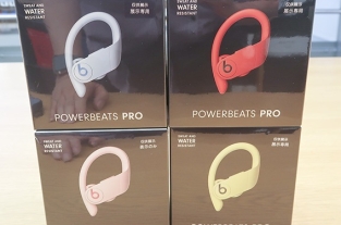 オーディオ機器 ヘッドフォン Beats by Dr. Dre、Powerbeats Proのアイボリー、モス、ネイビーを8月 