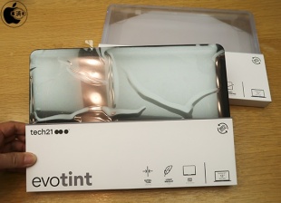 Tech21 16インチPure Clear Case for MacBook Pro