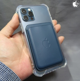 t543-/MagSafe対応iPhoneレザーウォレット