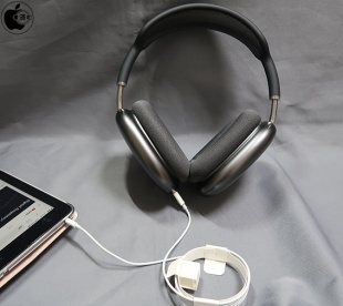 AirPods Max：Lightning – 3.5mmオーディオケーブル