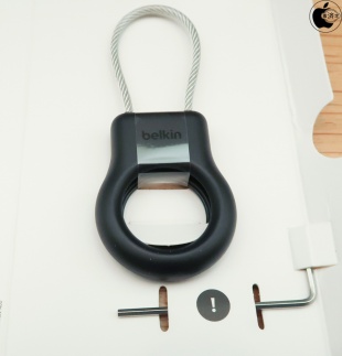 Belkin AirTag用ワイヤーケーブル付きセキュアホルダー