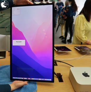 Apple Studio Display：縦表示
