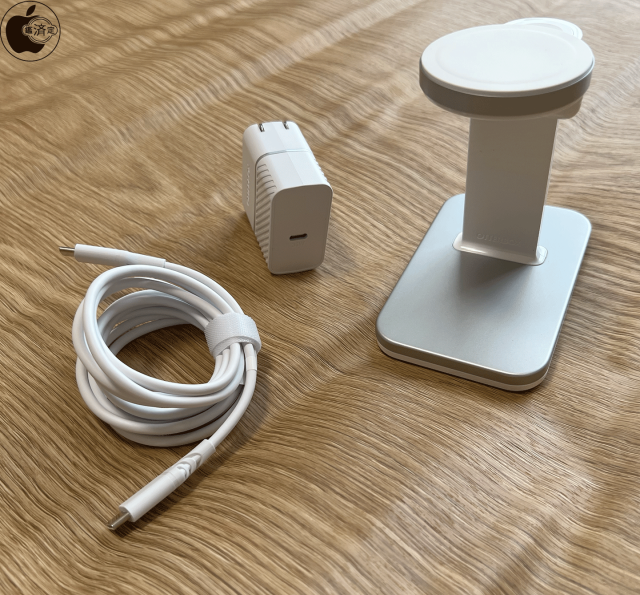 OtterBox 2-in-1 Charging Stand with MagSafe